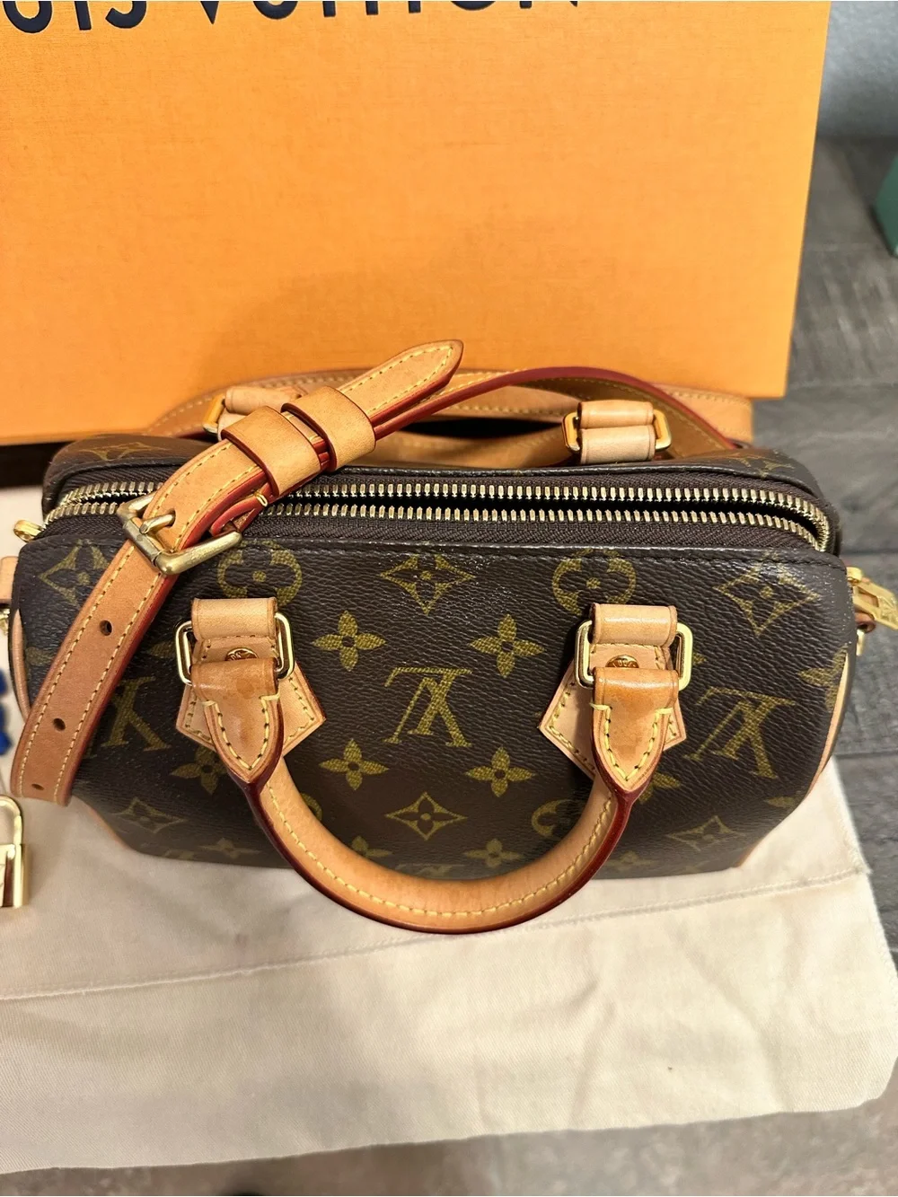 Louis Vuitton Monogram Canvas Speedy Bandoulière 20 - Picture 3 of 16